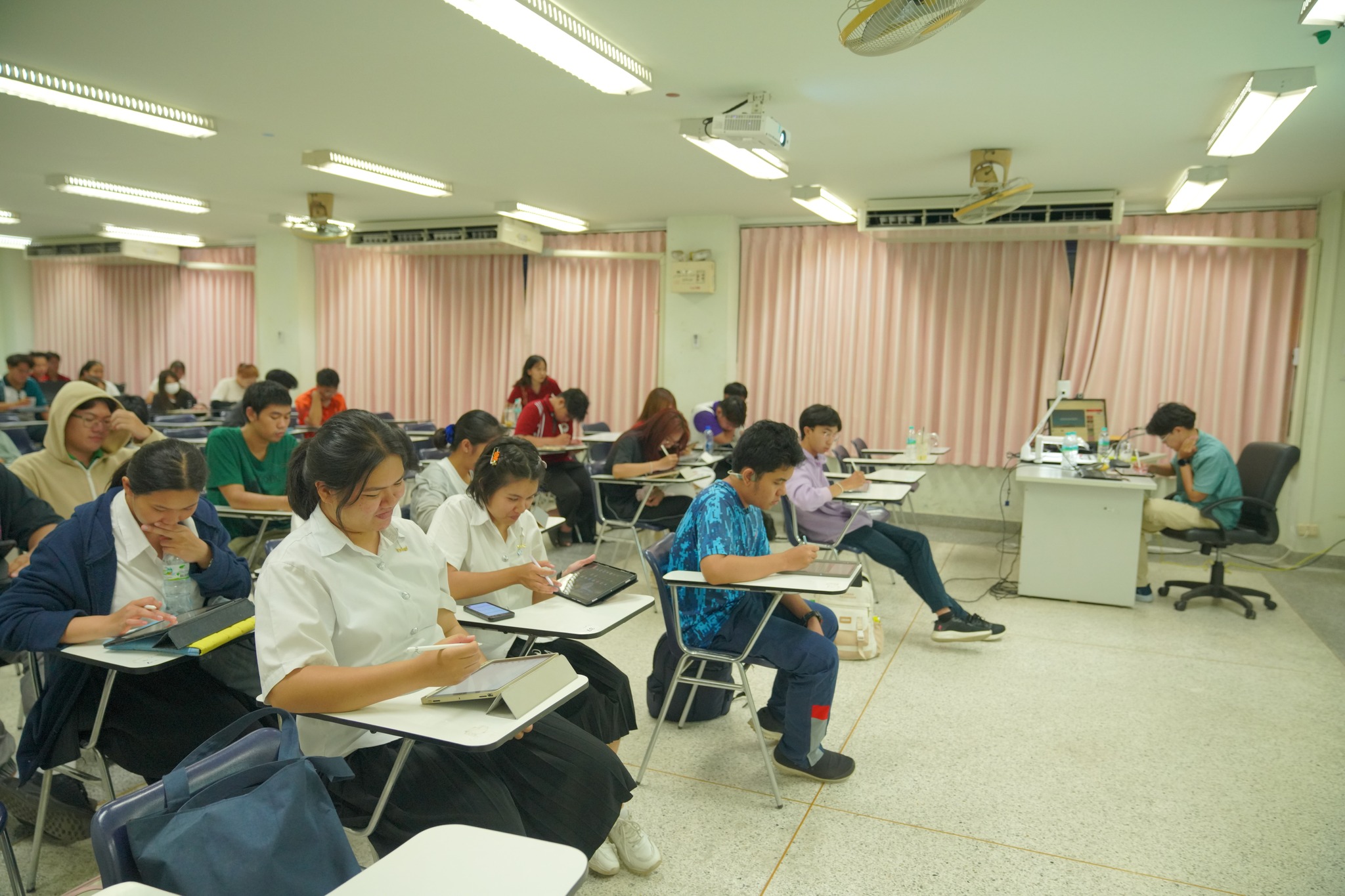 งานกิจการนิสิตและศิษย์เก่าสัมพันธ์ได้จัดโครงการ Engineering Boot Camp กิจกรรม ครั้งที่ 1  ติวรายวิชาแคลคูลัส 1 และฟิสิกส์ 1 ในระหว่างวันที่ 1 ตุลาคม- 4 ตุลาคม 2567